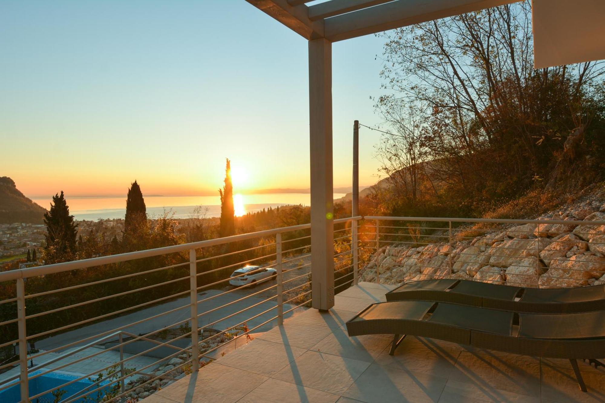 Sunset Lodge - Enjoy Holiday Гарда Екстериор снимка