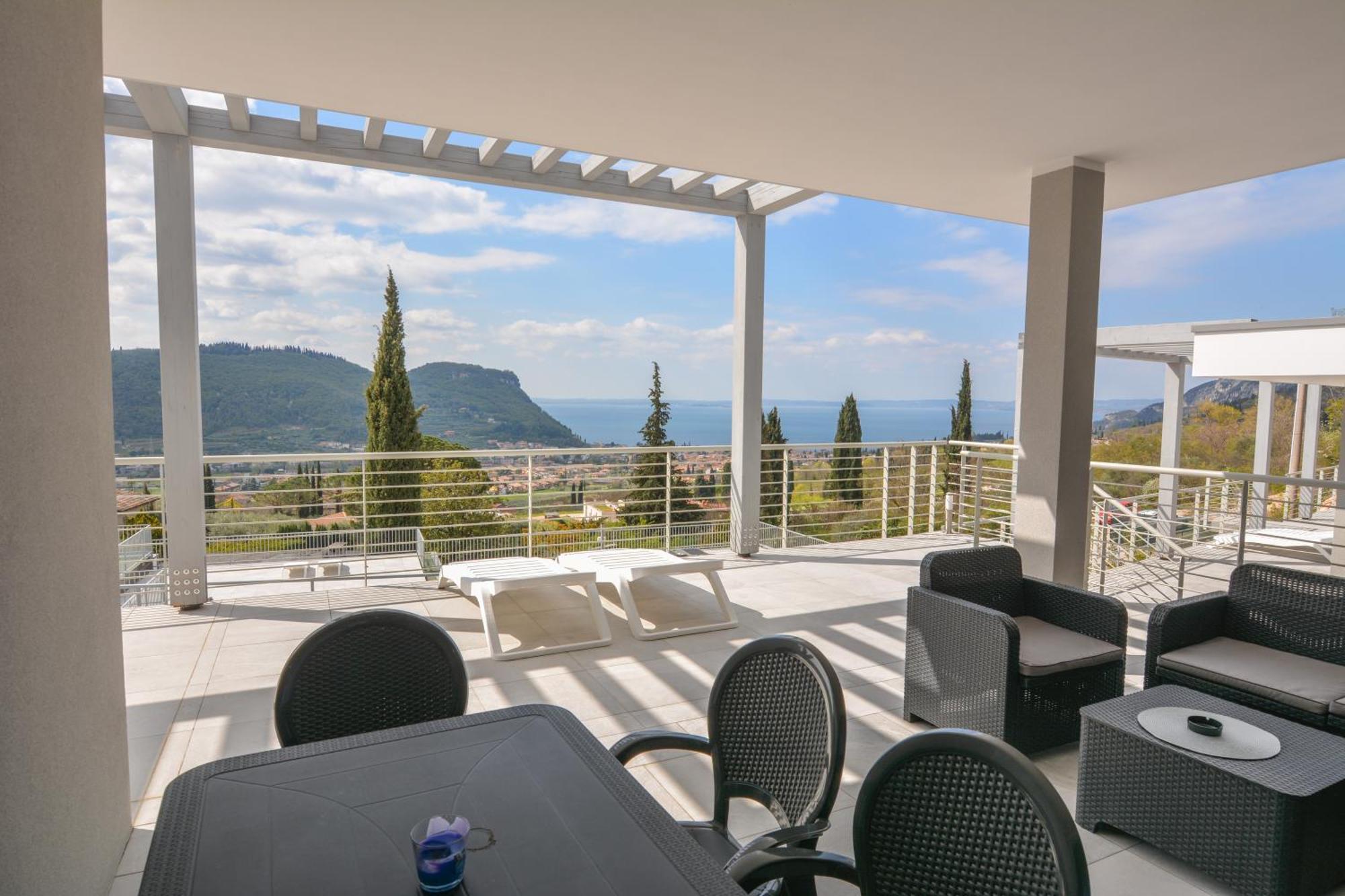 Sunset Lodge - Enjoy Holiday Гарда Екстериор снимка